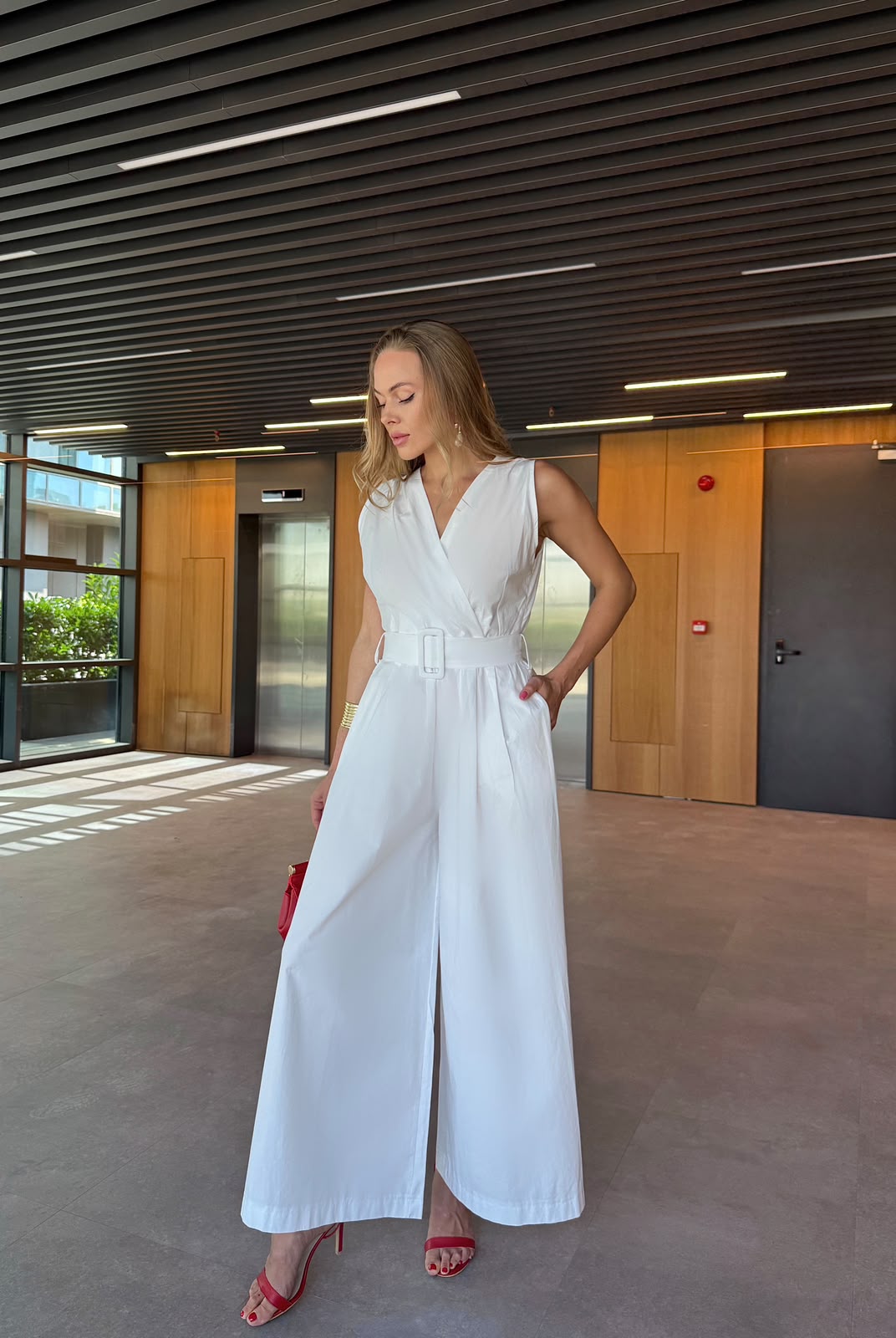 Diana Kruvaze Beyaz Kemerli Tulum